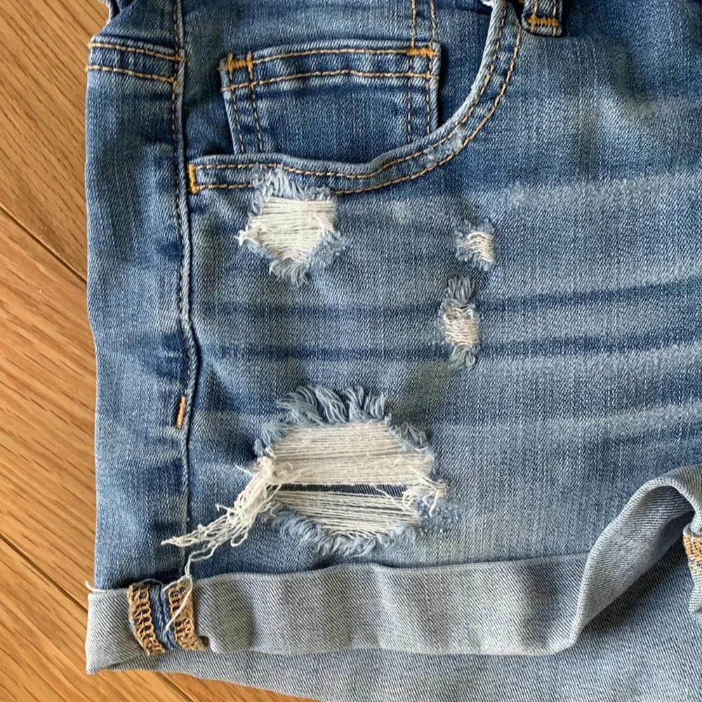 American Eagle AEO High Rise Shorties Size 4 Super Stretch Distressed Shorts EUC
